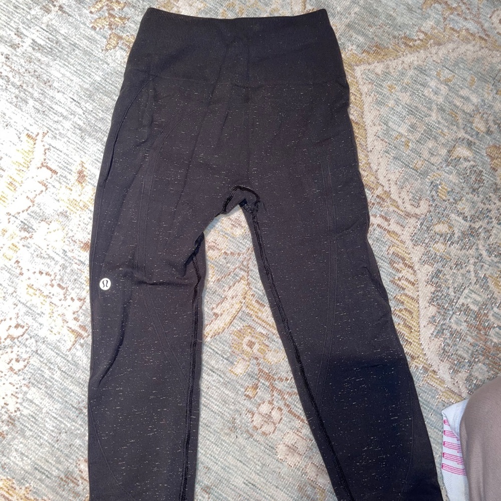 LULULEMON black leggings specked with white